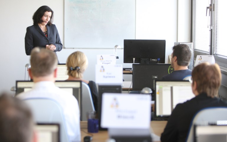 IT Unterricht mit Dorothee Baer.