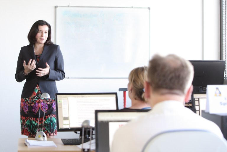 IT Unterricht mit Dorothee Baer.