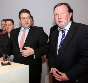 SPD und Holocaust Gabriel erhaelt Ehrung