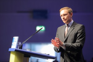 10.05.2014, Germany, Dresden, FDP Bundesvorsitzender Christian Lindner bei seiner Rede, woer in aller Ausfuehrlichkeit den Koelner Deligierten erklaerte , warum Duesseldorf besser ist. AHA!!! 