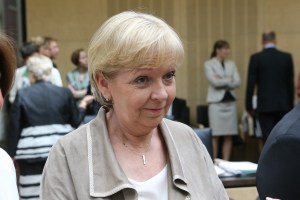 12.06.2015, Germany, Berlin, Bundesrat, Soo lustig kaan Bundesrat sein, halt echt DEUTSCH, Happy Birthday Hannelore Kraft, keiner singt, keiner hat Blumen, aber alle wollen auf ein Foto. Ungefragt und ohne Geschenk. So etwas macht normalerweise nur die ungeliebte Verwandschaft oder Leute von Rechtrheinisch. Aber irgendwie sind in Berlin alle ein bisschen viel Rechtsrheinisch.  © Frank Ossenbrink Media Group GmbH , politikfoto@hotmail.com  Bankverbindung: Landsberg-Ammersee Bank, BLZ 70091600, Kto-Nr: 250058, www.politikfoto.de,